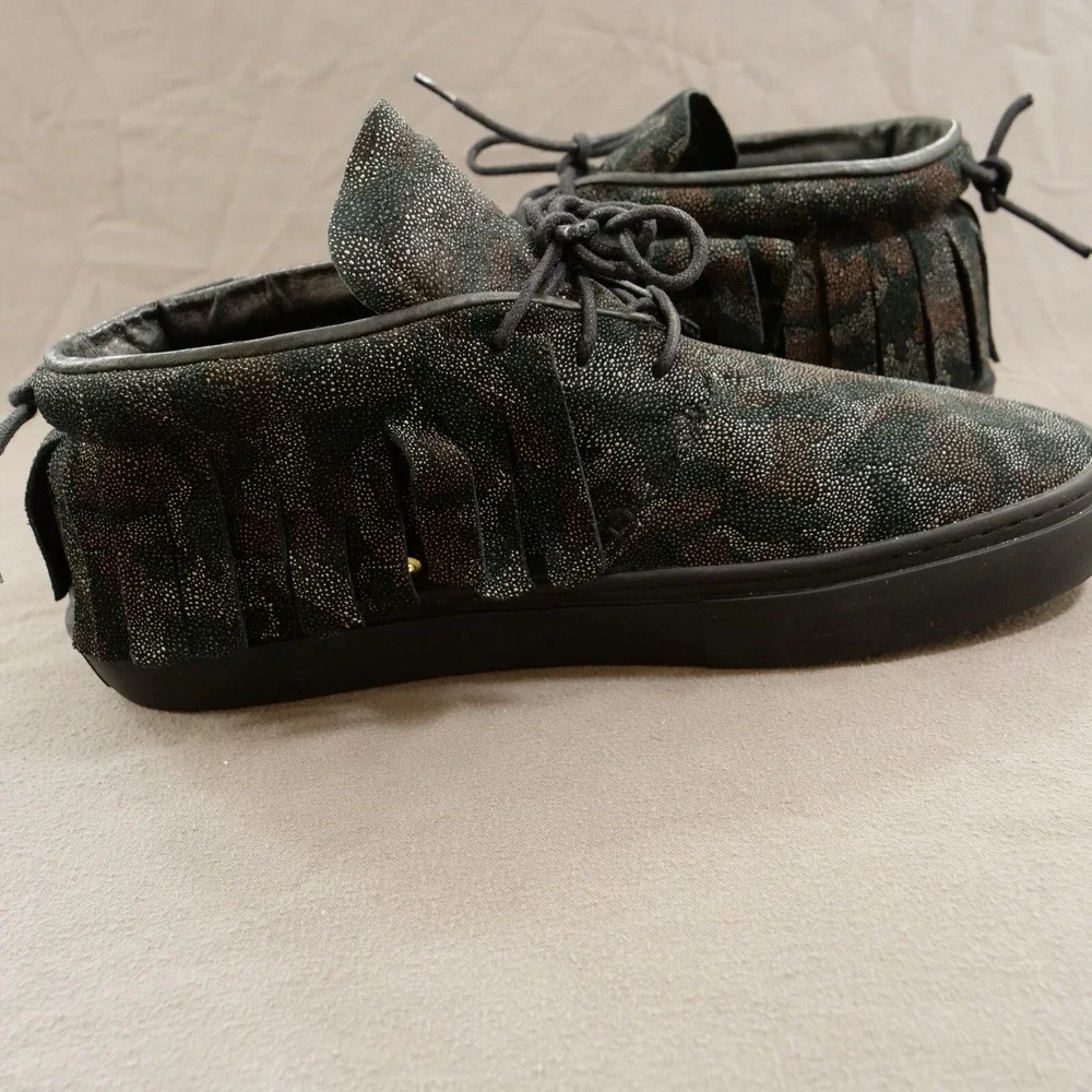 Clear Water Shoes Sneakers Mens 11 Black Camo Lace Up Mid Top One o One